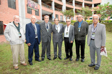 Fotos | Argemiro Idárraga | LA PATRIA Egresados hace 50 años: Manuel Augusto García Cuartas, José Domingo González Giraldo, Wilson Ospina González, Santiago Orozco Vallecilla, Germán Londoño Jaramillo, Héctor Serna Naranjo y Gustavo Arbeláez Rendón.