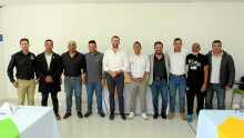 Adolfo Bustos, metodólogo; César Cañón, presidente de la Liga de Natación; Duván Carvajal y Said Bustamante, técnicos; Luis Carlos Velásquez, gobernador de Caldas; Andrés Felipe Marín, secretario del Deporte de Caldas; Édison Ospina, César Delgado y Adrián Mena, técnicos; y Alberto Montoya, metodólogo. Adolfo Bustos, metodólogo; César Cañón, presidente de la Liga de Natación; Duván Carvajal y Said Bustamante, técnicos; Luis Carlos Velásquez, gobernador de Caldas; Andrés Felipe Marín, secretario del Deporte de Caldas; Édison Ospina, César Delgado y Adrián Mena, técnicos; y Alberto Montoya, metodólogo.