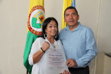Jorge Eliécer Rivera Franco, rector del Inem, entregó un diploma conmemorativo a Gloria Esperanza Manrique. Jorge Eliécer Rivera Franco, rector del Inem, entregó un diploma conmemorativo a Gloria Esperanza Manrique.