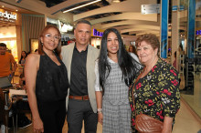 Luz Marina Tobón, Andrés Mauricio Restrepo, Mariana Restrepo Tobón y María Eugenia Castro.