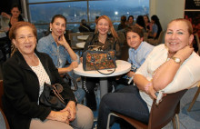 Martha Castaño, Patricia Gutiérrez, Laura Castaño, Mateo Ortiz y Victoria Gutiérrez. Martha Castaño, Patricia Gutiérrez, Laura Castaño, Mateo Ortiz y Victoria Gutiérrez.