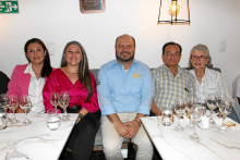 Diana María Hurtado, Luisa Fernanda Aristizábal Castaño, Giancarlo Hincapié, embajador de marcas de ILC; Humberto Ospina Valencia y Gloria Lucía Corredor Obando. Diana María Hurtado, Luisa Fernanda Aristizábal Castaño, Giancarlo Hincapié, embajador de marcas de ILC; Humberto Ospina Valencia y Gloria Lucía Corredor Obando.