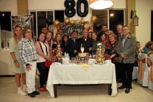 Grupo de asistentes al cumpleaños. Grupo de asistentes al cumpleaños.