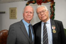 Hermán Estrada Mejía, presidente Sociedad Mejoras Públicas, le entregó un reconocimiento a Antonio Franklin Muñoz Giraldo por ser el socio del año. Hermán Estrada Mejía, presidente Sociedad Mejoras Públicas, le entregó un reconocimiento a Antonio Franklin Muñoz Giraldo por ser el socio del año.