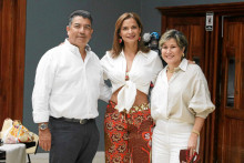 Foto | Darío Augusto Cardona | LA PATRIA Carlos Arturo Gallego, gerente de Termales El Otoño, María Teresa Egurrola y Cristina Estrada. Foto | Darío Augusto Cardona | LA PATRIA Carlos Arturo Gallego, gerente de Termales El Otoño, María Teresa Egurrola y Cristina Estrada.