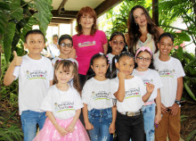 Foto | Darío Augusto Cardona | LA PATRIA Mónica Giraldo, directora de la Fundación Pequeño Corazón, y los niños Juan Pablo Castaño, Ángel Stiven Cardona García, Emily Dayana Pineda Chalarca, Allison Londoño Hernández, Kimberly Zhayary Hernández, Sara Yalith Córdoba Toro, Valeria Gutiérrez Valencia y Jacobo Blandón Jaramillo posaron junto con Coraima Torres, actriz y jurado del Reinado Internacional del Café, durante el desfile en traje de baño que se realizó en el Hotel Termales El Otoño. Foto | Darío Augusto Cardona | LA PATRIA Mónica Giraldo, directora de la Fundación Pequeño Corazón, y los niños Juan Pablo Castaño, Ángel Stiven Cardona García, Emily Dayana Pineda Chalarca, Allison Londoño Hernández, Kimberly Zhayary Hernández, Sara Yalith Córdoba Toro, Valeria Gutiérrez Valencia y Jacobo Blandón Jaramillo posaron junto con Coraima Torres, actriz y jurado del Reinado Internacional del Café, durante el desfile en traje de baño que se realizó en el Hotel Termales El Otoño.