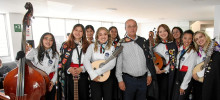 Fotos | Argemiro Idárraga | LA PATRIA Juan Carlos Gómez Muñoz con la Tuna de la Universidad Javeriana de Bogotá.