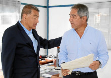 El presidente de Acord Caldas, Gabriel Fernando Cárdenas, entregó el pergamino al director del periódico LA PATRIA, Jorge Hernán Botero Restrepo. El presidente de Acord Caldas, Gabriel Fernando Cárdenas, entregó el pergamino al director del periódico LA PATRIA, Jorge Hernán Botero Restrepo.