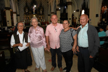 Hermana Rocio Cardona, Nohemí Cardona, José Genrry Quintero, Adriana Hernández y Jairo Castro Eusse. Hermana Rocio Cardona, Nohemí Cardona, José Genrry Quintero, Adriana Hernández y Jairo Castro Eusse.