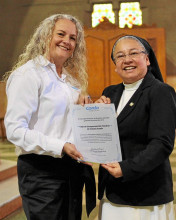 Margarita Maya, profesional de Relaciones Externas de Confa, y hermana Gloria Estela Rolón, vicerrectora Académica. Margarita Maya, profesional de Relaciones Externas de Confa, y hermana Gloria Estela Rolón, vicerrectora Académica.