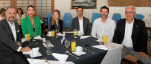 Diego Angelillis, gerente de la ILC; Jazmín Agudelo Salazar, Luisa Fernanda Marín, Jaime Valencia Ramos, Mauricio Vélez y Álvaro Hernando Gallego. Diego Angelillis, gerente de la ILC; Jazmín Agudelo Salazar, Luisa Fernanda Marín, Jaime Valencia Ramos, Mauricio Vélez y Álvaro Hernando Gallego.