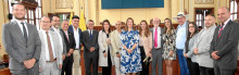 Las homenajeadas en compañía del gobernador de Caldas, Henrry Gutiérrez, y algunos diputados. Las homenajeadas en compañía del gobernador de Caldas, Henrry Gutiérrez, y algunos diputados.