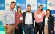 Salomón Garzón, Lucero Rodríguez, Andrés Felipe Cardona, Johanna Ramírez y Liliana Buriticá, grupo de tecnología de La Pipa. Salomón Garzón, Lucero Rodríguez, Andrés Felipe Cardona, Johanna Ramírez y Liliana Buriticá, grupo de tecnología de La Pipa.