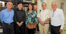 La Secretaría de Cultura y Civismo de Manizales y La Red de Bibliotecas Públicas de Manizales celebraron el Día Mundial de la Poesía en la Biblioteca Pública Municipal. Poetas invitados: Teresa González García, Jorge Eliécer Triviño, Saúl Sánchez Toro, Héctor Hernando López Hincapié y José Miguel Alzate. La Secretaría de Cultura y Civismo de Manizales y La Red de Bibliotecas Públicas de Manizales celebraron el Día Mundial de la Poesía en la Biblioteca Pública Municipal. Poetas invitados: Teresa González García, Jorge Eliécer Triviño, Saúl Sánchez Toro, Héctor Hernando López Hincapié y José Miguel Alzate.