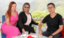 Foto | Argemiro Idárraga | LA PATRIA Arianny Espósito, Suleima Pante y Ronald Espósito compartieron en un almuerzo en el restaurante Mirador de la Camelia, ubicado en La Cuchilla del Salado.