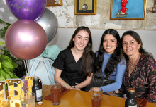 Foto | Argemiro Idárraga | LA PATRIA Mariana Zuluaga de los Ríos celebró su cumpleaños con un almuerzo en el restaurante El Efecto Barbacoa. La acompañaron Daniela Pava de los Ríos y Esperanza de los Ríos.