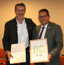 Santiago Villegas Yepes, gerente de la Chec, recibió la placa de reconocimiento de la Universidad de Caldas a manos de Fabio Hernando Arias Orozco, rector de la institución. Santiago Villegas Yepes, gerente de la Chec, recibió la placa de reconocimiento de la Universidad de Caldas a manos de Fabio Hernando Arias Orozco, rector de la institución.