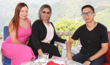 Arianny Esposito, Suleima Pante y Ronald Esposito. Arianny Esposito, Suleima Pante y Ronald Esposito.