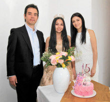 Laura Betancur en compañía de sus padres, Jaime Betancur y Maribel González. Laura Betancur en compañía de sus padres, Jaime Betancur y Maribel González.