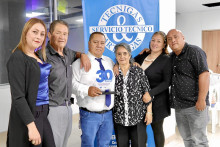 Padres y hermanos acompañaron a Alberto Casallas en la celebración: Andrea Casallas, Álvaro Casallas, Alberto Casallas, Elsy Arango, Estrella Casallas, y Andrés Casallas 