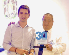 Martín Felipe Restrepo y Alberto Casallas. Reconocimiento por parte de la Cámara de Comercio de Manizales por Caldas a Tecnigas & Artingas en sus 30 años. Martín Felipe Restrepo y Alberto Casallas. Reconocimiento por parte de la Cámara de Comercio de Manizales por Caldas a Tecnigas & Artingas en sus 30 años.