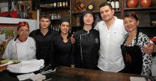 Grupo de empleados de Un Lugar de la Mancha: María Edilma Ochoa, Lucelly Tabares, Dora Inés Jaramillo, Andrés Felipe Zapata, Ricardo Alberto Zapata y Karen Melgarejo.