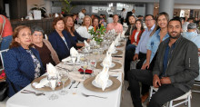 Amparo Lozada, Mariana Lozada, Olga Lozada, Luz Stella Lozada, Luz Marina Lozada, Alba Lucía Lozada, Jaime de Jesús Salazar, Felipe Lozada, Juliana Marín, José Humberto Murillo, Laura Vanesa Murillo y José Alejandro Murillo. Amparo Lozada, Mariana Lozada, Olga Lozada, Luz Stella Lozada, Luz Marina Lozada, Alba Lucía Lozada, Jaime de Jesús Salazar, Felipe Lozada, Juliana Marín, José Humberto Murillo, Laura Vanesa Murillo y José Alejandro Murillo.