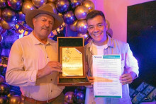 Mejor docente: Juan David Bernal Carmona de la I.E José Antonio Galán. Mejor docente: Juan David Bernal Carmona de la I.E José Antonio Galán.