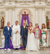 Juan Esteban González, el padre Diego Mauricio Blandón, Francisco González, Ángela Velásquez, Josefina Hoyos y Mónica Julieth Cardona. Juan Esteban González, el padre Diego Mauricio Blandón, Francisco González, Ángela Velásquez, Josefina Hoyos y Mónica Julieth Cardona.