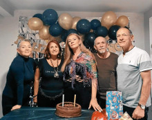 Gloria Galvis, Albita Galvis, Marisol Galvis, Rubén Galvis y Augusto Galvis. Gloria Galvis, Albita Galvis, Marisol Galvis, Rubén Galvis y Augusto Galvis.