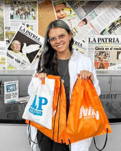 Natalia Casallas se enteró porque su hermano trabaja en LA PATRIA y vio la publicidad en la redes de su familiar. Natalia es hincha y se emocionó en el partido y estaría dispuesta a participar en más concursos. Natalia Casallas se enteró porque su hermano trabaja en LA PATRIA y vio la publicidad en la redes de su familiar. Natalia es hincha y se emocionó en el partido y estaría dispuesta a participar en más concursos.