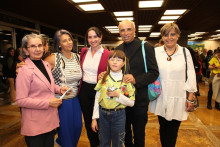 Hilda Castro, Lina María Betancur, Luz Adriana Pineda, presbitero Carlos Eduardo Betancur, Olga Patricia Betancur y Luciana Salomé Arias. Hilda Castro, Lina María Betancur, Luz Adriana Pineda, presbitero Carlos Eduardo Betancur, Olga Patricia Betancur y Luciana Salomé Arias.
