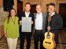 Luz Elena Castaño y Henry Gutiérrez junto a Marco Fidel Castaño y Andrés Yepes, integrantes del Dueto Renaceres, quienes ocuparon el primer puesto Mejor Obra Inédita Vocal bambuco Paisaje ‘Campesinero’, de la compositora Ana María Naranjo. Luz Elena Castaño y Henry Gutiérrez junto a Marco Fidel Castaño y Andrés Yepes, integrantes del Dueto Renaceres, quienes ocuparon el primer puesto Mejor Obra Inédita Vocal bambuco Paisaje ‘Campesinero’, de la compositora Ana María Naranjo.