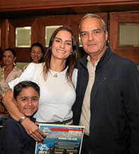 Mariana Peña Mejía, su hijo y Santiago Botero Rincón. Mariana Peña Mejía, su hijo y Santiago Botero Rincón.
