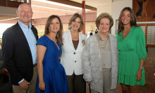 Ches James, Carolina Alzate Sierra, Francina Alzate Sierra, Ligia Sierra de Alzate e Isabella Tobón Alzate. Ches James, Carolina Alzate Sierra, Francina Alzate Sierra, Ligia Sierra de Alzate e Isabella Tobón Alzate.