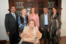 Rodolfo Palomino, Eva de Palomino, Juana Carolina Londoño, Jorge Hernán Botero, Claudia Villegas Hauss y Cecilia Restrepo de Botero.