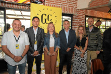 Mauricio Serna, Paola Cristancho, Iván Becerra, Santiago Giraldo, Sandra Vargas y Juan Carlos Franco. Mauricio Serna, Paola Cristancho, Iván Becerra, Santiago Giraldo, Sandra Vargas y Juan Carlos Franco.