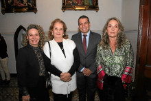 Paula Londoño, Elvira Escobar de Restrepo, Juan José Silva y Clemencia Gómez de Restrepo.