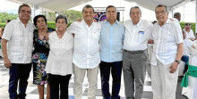 Con sus hermanos: Hugo, Celmira, Ligia, Carlos, Álvaro, Gustavo y Carlos Ernesto.