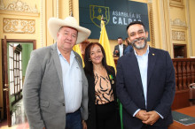 Carlos Arango, Martha Rosa Toro, Jorge Hernán Aguirre y Gloria Lucía Echeverri. Carlos Arango, Martha Rosa Toro, Jorge Hernán Aguirre y Gloria Lucía Echeverri.