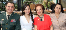 Mayor del Ejército Efrén Andrés Toro, Alejandra Chambo, Nelly Gómezy y Luz Elena Giraldo, voluntaria del año. Mayor del Ejército Efrén Andrés Toro, Alejandra Chambo, Nelly Gómezy y Luz Elena Giraldo, voluntaria del año.