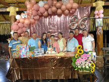 Ana Matilde junto a sus hijos: Alcibiades, Libardo, Eudoro, Mariluz, Silvio, Gloria Amparo, Uriel, Fernando y Gerardo.