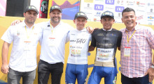 Jairo Acevedo, presidente de la Liga Caldense de Ciclismo; Andrés Duque, secretario del Deporte de Caldas; Dídier Chaparro, ciclista; Juan Felipe Rodríguez, ciclista; y Diego Fernando Espinosa , secretario del Deporte de Manizales. Jairo Acevedo, presidente de la Liga Caldense de Ciclismo; Andrés Duque, secretario del Deporte de Caldas; Dídier Chaparro, ciclista; Juan Felipe Rodríguez, ciclista; y Diego Fernando Espinosa , secretario del Deporte de Manizales.