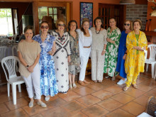 Riama Reyes, Celebrando con familiares y amigos. Riama Reyes, Celebrando con familiares y amigos.