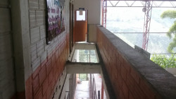 Retraso en reparaciones frena clases en la I.E. Jhon F. Kennedy de Pensilvania