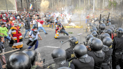 Miles  exigen en Lima la renuncia de Boluarte