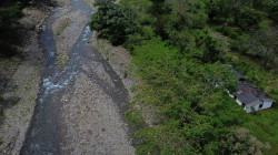 Corrientes que chocan por escuela en Pueblo Nuevo, corregimiento de Pensilvania (Caldas) 