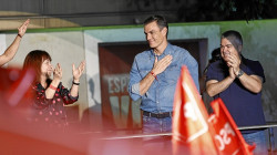 Una España dividida deja en suspenso su futuro gobierno de acuerdo con reconteo de votos