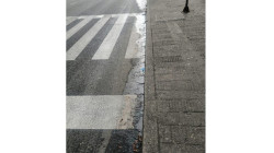 Agua fluye sin control por filtración en el barrio Cristo Rey (Manizales)