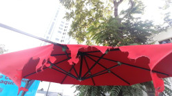 Sigue dañado parasol del bulevar de la 48 en Manizales, según comerciantes de la zona